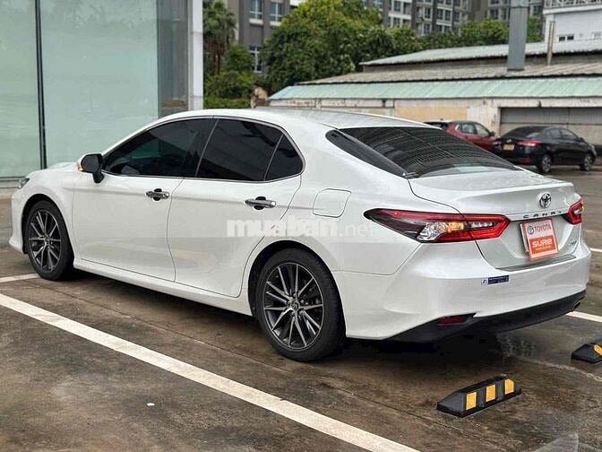 Toyota Camry 2.0 Q Trắng