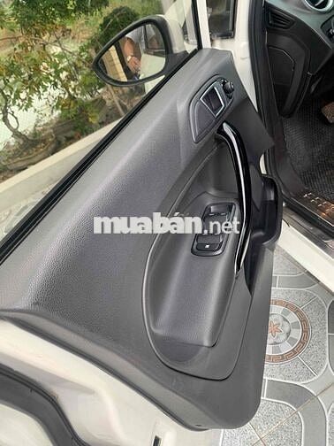 Ford Fiesta Ecoboost 2016 tự động