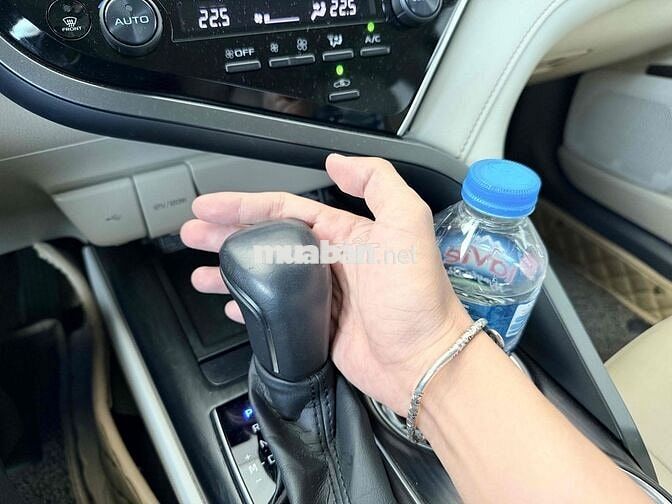 Toyota Camry 2022 2.0Q - Hàng Hiếm 26.600Km