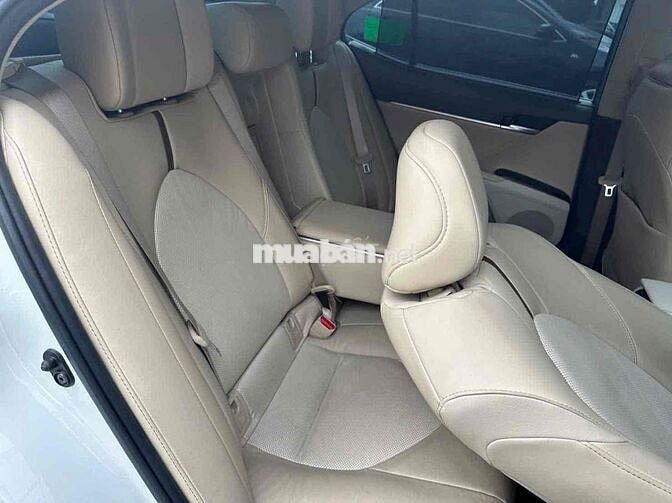 Toyota Camry 2.0 Q Trắng