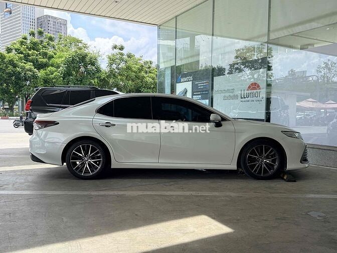 Toyota Camry 2022 2.0Q - Hàng Hiếm 26.600Km