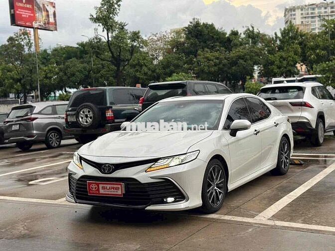 Toyota Camry 2.0 Q Trắng