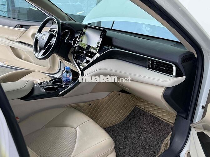 Toyota Camry 2022 2.0Q - Hàng Hiếm 26.600Km