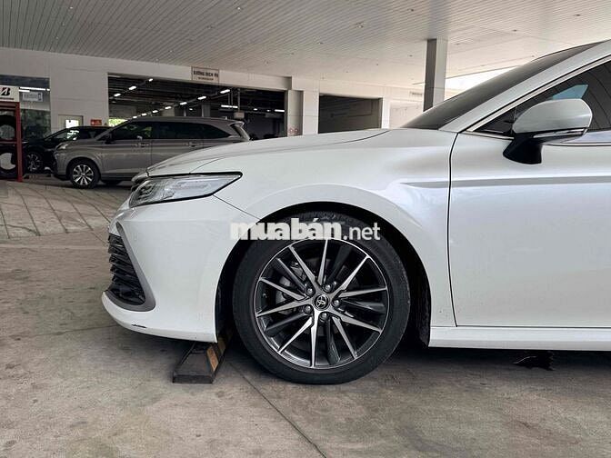 Toyota Camry 2022 2.0Q - Hàng Hiếm 26.600Km