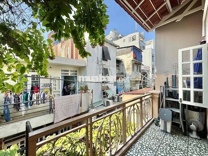 Căn Ban Công 40m2 Cực Chill FullNT Chỉ Tính Điện Nước Ngay Landmark