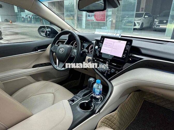 Toyota Camry 2.0 Q Trắng