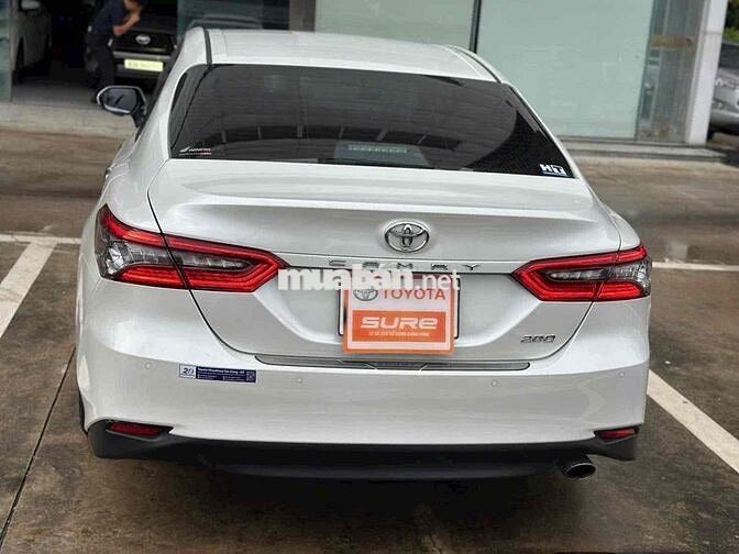Toyota Camry 2.0 Q Trắng