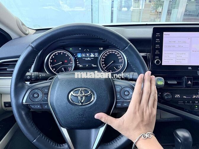 Toyota Camry 2022 2.0Q - Hàng Hiếm 26.600Km