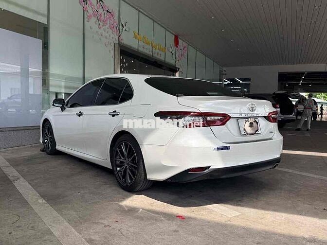 Toyota Camry 2022 2.0Q - Hàng Hiếm 26.600Km
