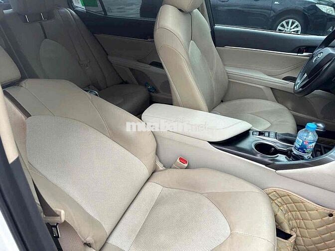 Toyota Camry 2.0 Q Trắng