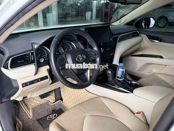Toyota Camry 2022 2.0Q - Hàng Hiếm 26.600Km