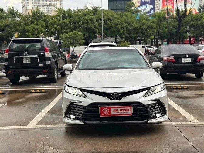 Toyota Camry 2.0 Q Trắng