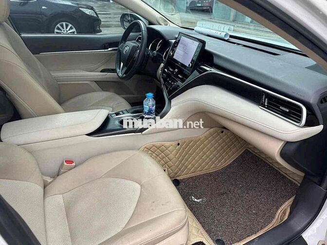 Toyota Camry 2.0 Q Trắng