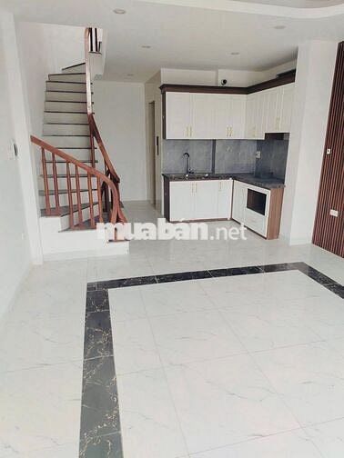 Cho thuê nhà Đức Giang-Thượng Thanh-6 tầng thang máy, ô tô đỗ, full đồ