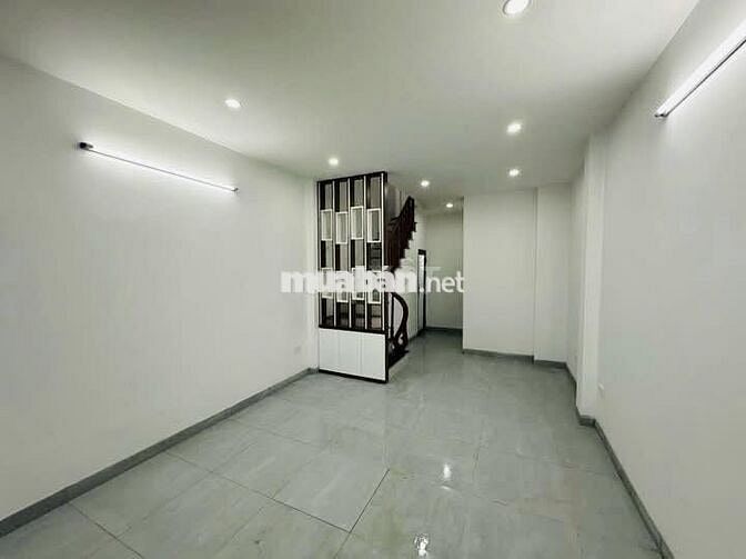 Cho thuê nhà Đức Giang-Thượng Thanh-6 tầng thang máy, ô tô đỗ, full đồ