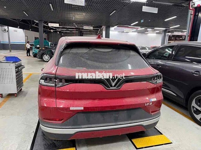 VF8 Plus CATL 2023 đỏ nội thất kem-Xe GF nhóm 1