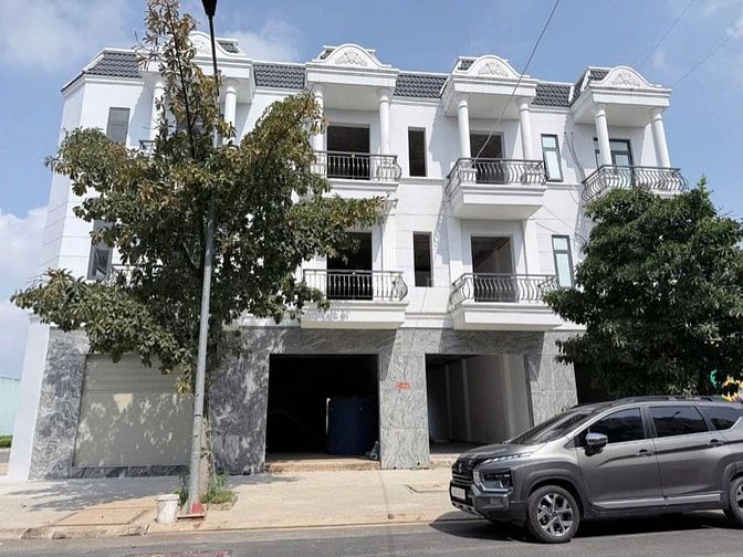 NHÀ PHỐ TRUNG TÂM TÂN UYÊN- GIÁ CHỈ BẰNG CĂN HỘ