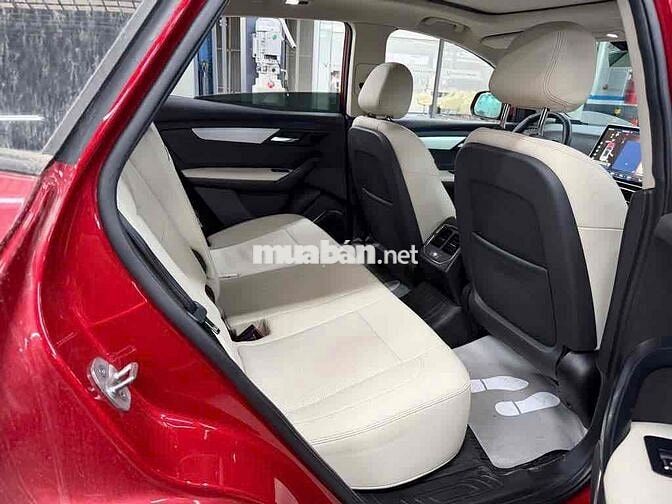 VF8 Plus CATL 2023 đỏ nội thất kem-Xe GF nhóm 1