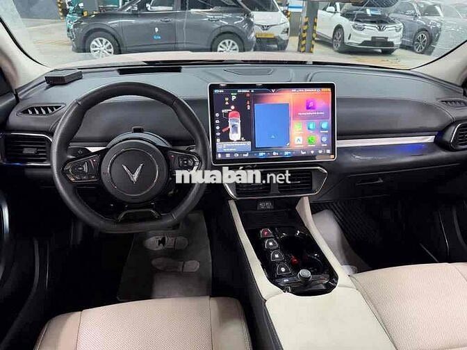 VF8 Plus CATL 2023 đỏ nội thất kem-Xe GF nhóm 1