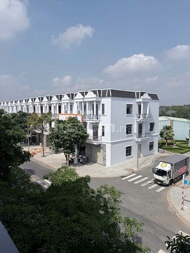NHÀ PHỐ TRUNG TÂM TÂN UYÊN- GIÁ CHỈ BẰNG CĂN HỘ