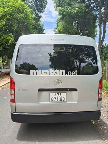 Toyota Hiace 2011 Bạc 190.000km