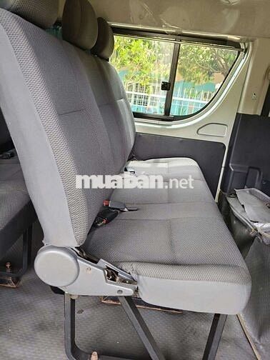 Toyota Hiace 2011 Bạc 190.000km