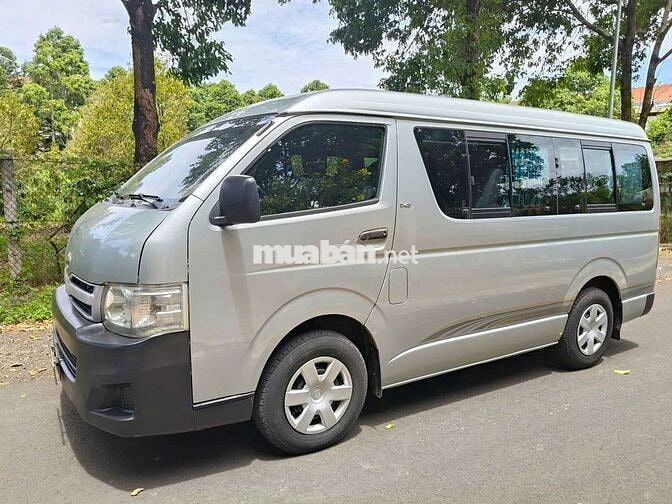Toyota Hiace 2011 Bạc 190.000km