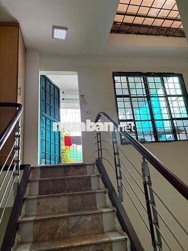 80m 4 tầng ,4 ngủ 4wc , oto vào nhà , mặt tiền lớn hơn 12 m