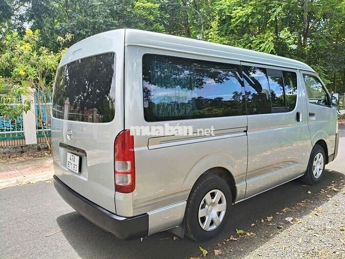 Toyota Hiace 2011 Bạc 190.000km