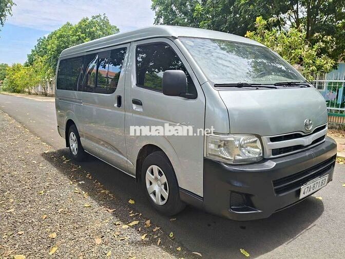 Toyota Hiace 2011 Bạc 190.000km