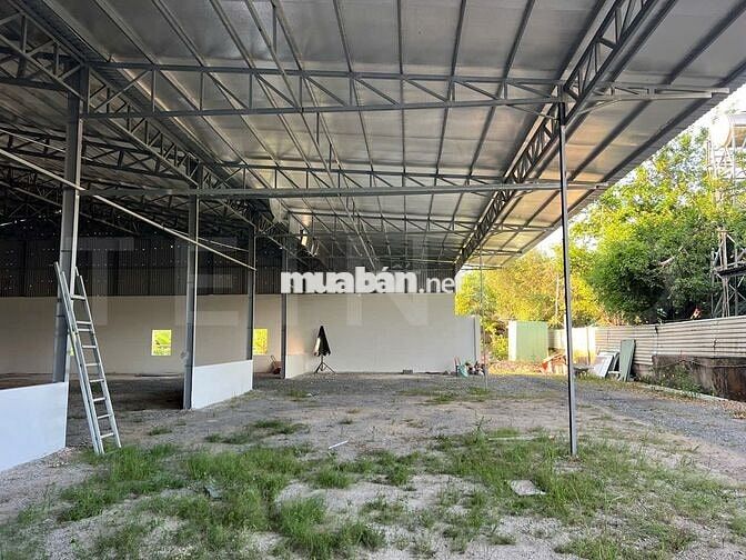Kho xưởng bãi 1.500 m² kho xây dựng 1.200 m² điện 3 pha, gần trung tâm