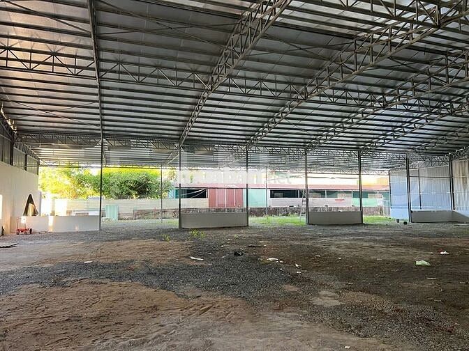 Kho xưởng bãi 1.500 m² kho xây dựng 1.200 m² điện 3 pha, gần trung tâm
