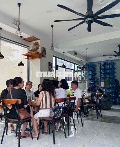 NHVIÊN NỮ PARTTIME PHỤC VỤ CAFE CA SÁNG
