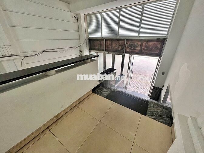 Mặt bằng mặt tiền đường Lý Phục Man chỉ 5tr/tháng