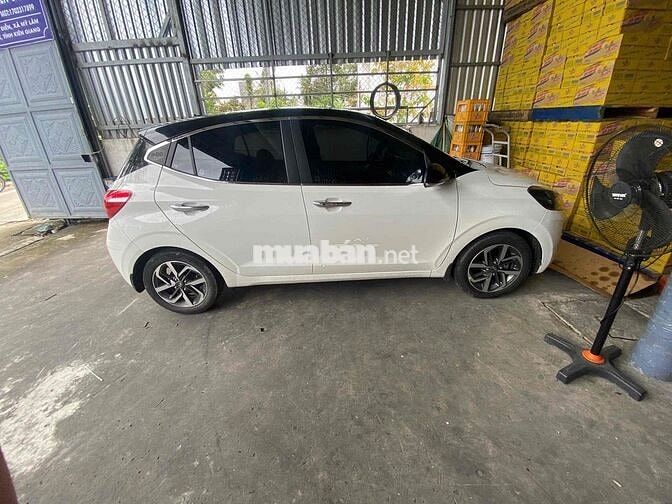 Hyundai Grand i10 Trắng 5 chỗ