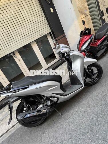 Honda SH 125 2025 Bạc đen 4890km