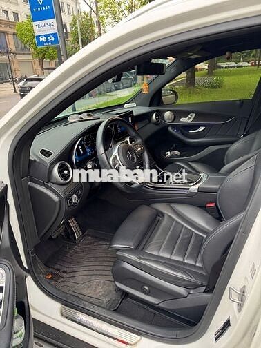 Mercedes-Benz GLC300 AMG 2022 Trắng