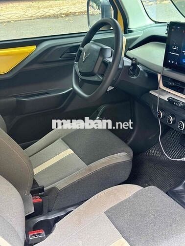 Xe điện VinFast VF3 Creator Edition Vàng