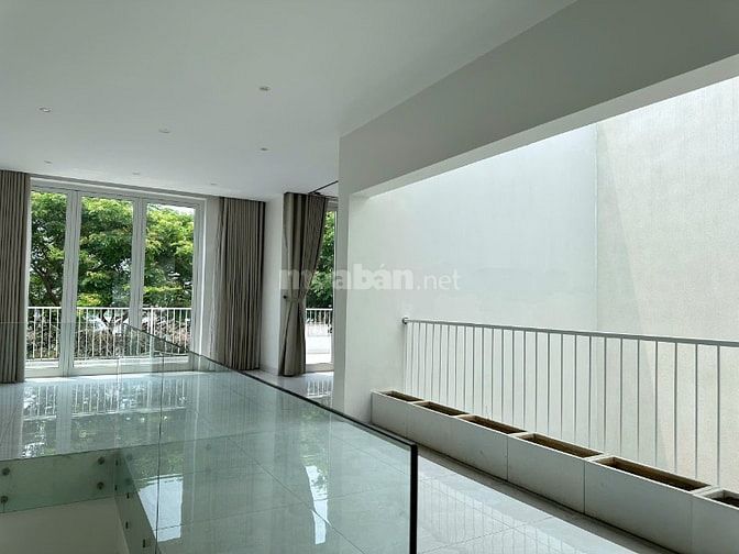 Bán biệt thự hiện đại 192 Thăng Long , khu vip Cẩm Lệ, gần nhiều tiện 