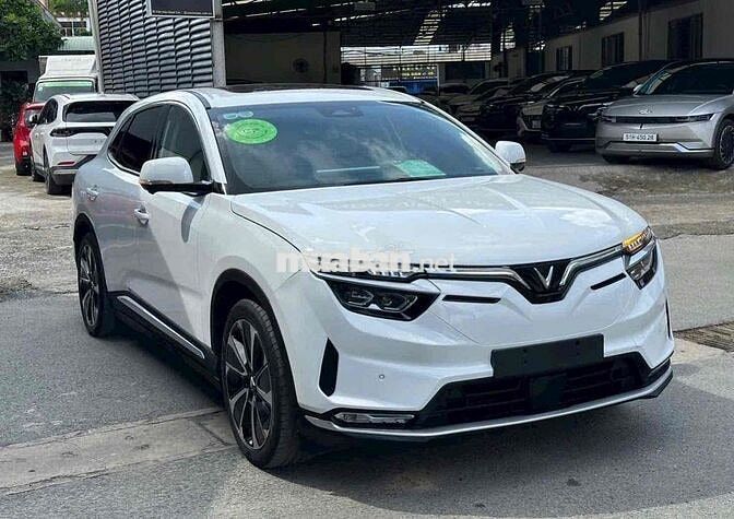 Vinfast VF8 Plus 2023 Mua Pin SDI Sẵn Hồ Sơ