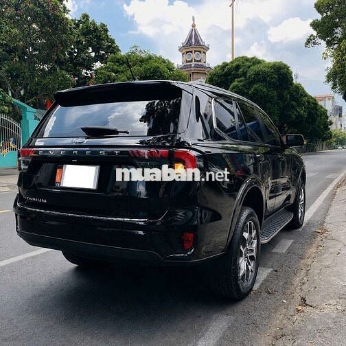 Ford Everest 2023 Titanium 4x2 AT - 38.000km