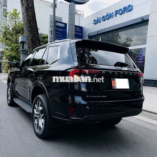 Ford Everest 2023 Titanium 4x2 AT - 38.000km