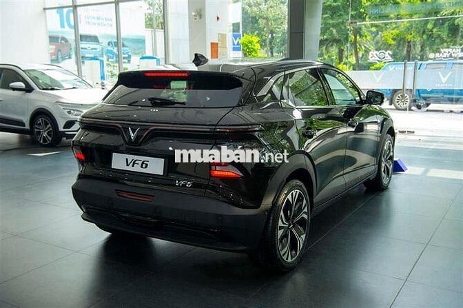 VF 6 màu Đen sẵn xe giao, giá khuyến mãi cực tốt