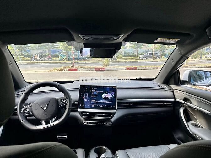VF 6 màu Đen sẵn xe giao, giá khuyến mãi cực tốt