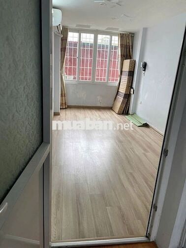 Cần cho thuê phòng 20m2 vskk, sàn gỗ, nóng lạnh điều hòa đầy đủ