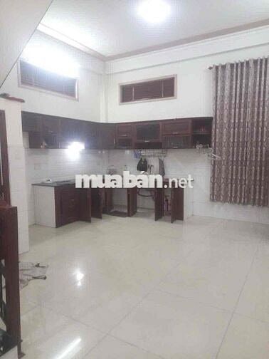 nhà đúc đẹp 50 m2 2 phòng ngủ 2 toa lét ngay ngã ba đòng quang  (