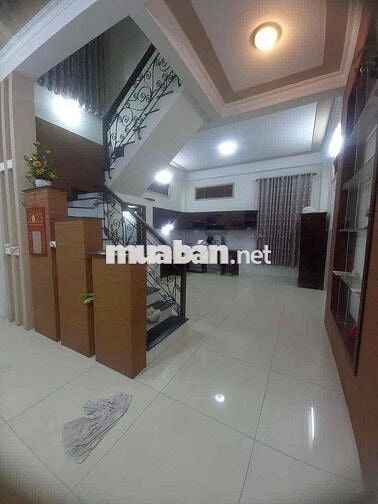 nhà đúc đẹp 50 m2 2 phòng ngủ 2 toa lét ngay ngã ba đòng quang  (