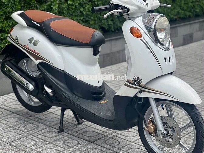 Yamaha Classico màu Trắng