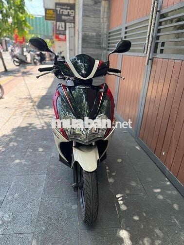 Honda Air Blade Đỏ trắng đen nguyên bản