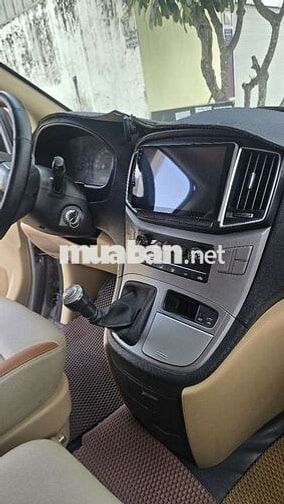 Hyundai Starex 9 chỗ Bạc Số sàn